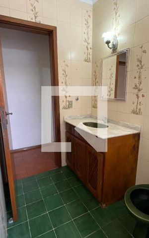 Casa para alugar com 350m², 3 quartos e 6 vagas Casa para alugar com 350m², 3 quartos e 6 vagasBanheiro 2