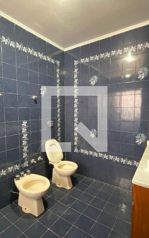 Casa para alugar com 350m², 3 quartos e 6 vagas Casa para alugar com 350m², 3 quartos e 6 vagasBanheiro da Suíte