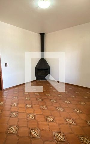 Casa para alugar com 350m², 3 quartos e 6 vagas Casa para alugar com 350m², 3 quartos e 6 vagasSala