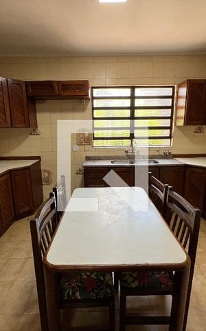 Casa para alugar com 350m², 3 quartos e 6 vagas Casa para alugar com 350m², 3 quartos e 6 vagasCozinha