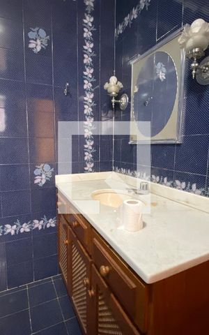 Casa para alugar com 350m², 3 quartos e 6 vagas Casa para alugar com 350m², 3 quartos e 6 vagasBanheiro da Suíte