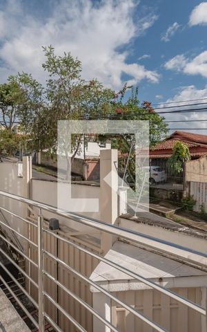 Casa à venda com 280m², 4 quartos e 3 vagas Casa à venda com 280m², 4 quartos e 3 vagasVaranda - Entrada