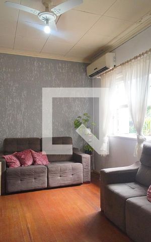 Casa à venda com 286m², 4 quartos e 2 vagas Casa à venda com 286m², 4 quartos e 2 vagassala