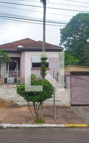 Casa à venda com 286m², 4 quartos e 2 vagas Casa à venda com 286m², 4 quartos e 2 vagasFachada