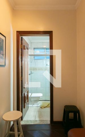Casa à venda com 350m², 4 quartos e 2 vagas Casa à venda com 350m², 4 quartos e 2 vagasBanheiro 2