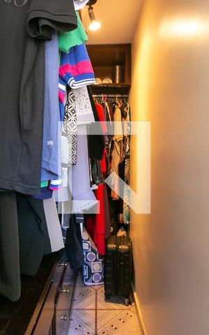 Casa à venda com 350m², 4 quartos e 2 vagas Casa à venda com 350m², 4 quartos e 2 vagasCloset da Suíte