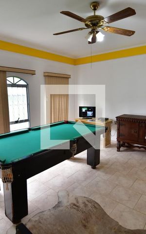 Casa à venda com 360m², 7 quartos e 4 vagasSala