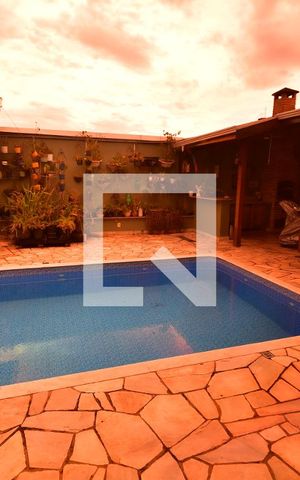 Casa à venda com 360m², 7 quartos e 4 vagasEdicula
