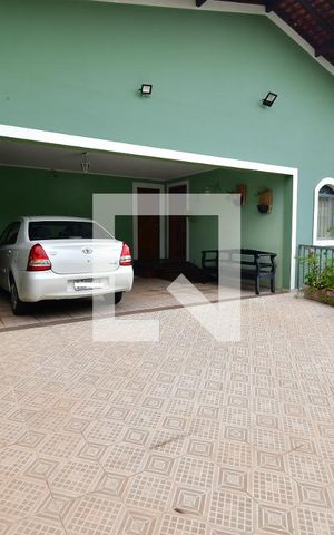 Casa à venda com 360m², 7 quartos e 4 vagasFachada