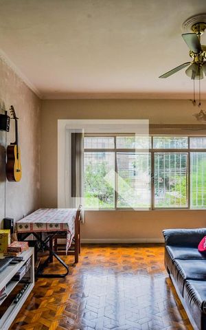 Casa para alugar com 338m², 4 quartos e 6 vagas Casa para alugar com 338m², 4 quartos e 6 vagasSala