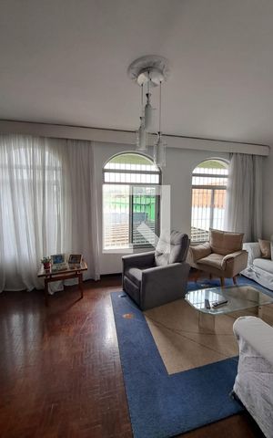 Casa à venda com 315m², 3 quartos e 2 vagas Casa à venda com 315m², 3 quartos e 2 vagasSala