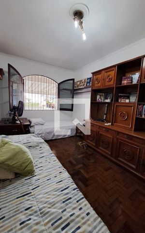Casa à venda com 315m², 3 quartos e 2 vagas Casa à venda com 315m², 3 quartos e 2 vagasQuarto
