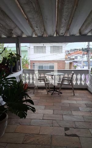 Casa à venda com 315m², 3 quartos e 2 vagas Casa à venda com 315m², 3 quartos e 2 vagasvaranda