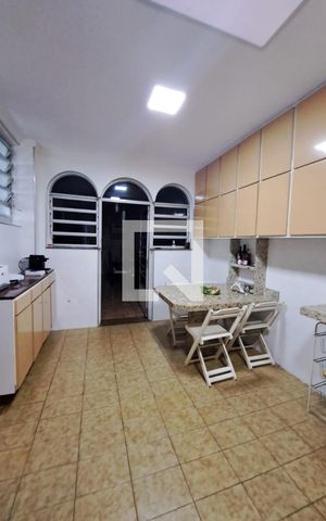 Casa à venda com 315m², 3 quartos e 2 vagas Casa à venda com 315m², 3 quartos e 2 vagasCozinha