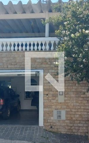 Casa à venda com 315m², 3 quartos e 2 vagas Casa à venda com 315m², 3 quartos e 2 vagasFachada