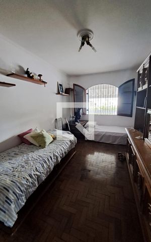 Casa à venda com 315m², 3 quartos e 2 vagas Casa à venda com 315m², 3 quartos e 2 vagasQuarto