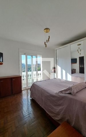 Casa à venda com 315m², 3 quartos e 2 vagas Casa à venda com 315m², 3 quartos e 2 vagasQuarto