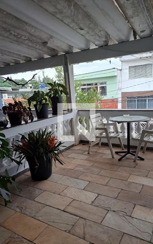 Casa à venda com 315m², 3 quartos e 2 vagas Casa à venda com 315m², 3 quartos e 2 vagasvaranda