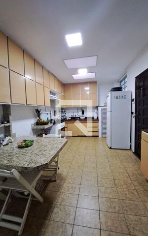 Casa à venda com 315m², 3 quartos e 2 vagas Casa à venda com 315m², 3 quartos e 2 vagasCozinha