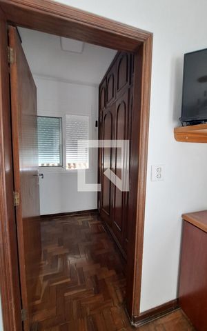 Casa à venda com 315m², 3 quartos e 2 vagas Casa à venda com 315m², 3 quartos e 2 vagasCloset