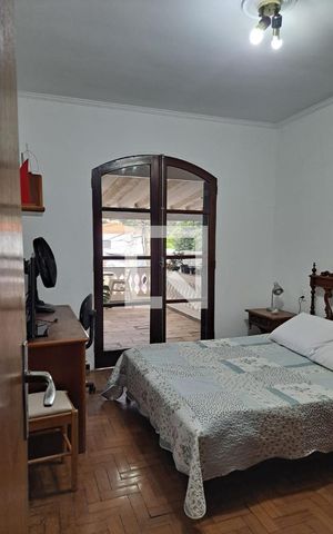 Casa à venda com 315m², 3 quartos e 2 vagas Casa à venda com 315m², 3 quartos e 2 vagasQuarto