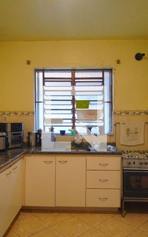 Casa à venda com 187m², 3 quartos e 2 vagas Casa à venda com 187m², 3 quartos e 2 vagasCozinha