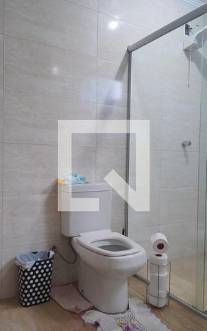Casa à venda com 187m², 3 quartos e 2 vagas Casa à venda com 187m², 3 quartos e 2 vagasBanheiro