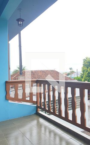 Casa à venda com 187m², 3 quartos e 2 vagas Casa à venda com 187m², 3 quartos e 2 vagasvista