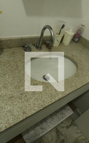 Apartamento à venda com 68m², 2 quartos e 2 vagasBanheiro da Suíte - Pia