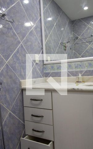 Casa de condomínio para alugar com 167m², 4 quartos e 1 vaga Casa de condomínio para alugar com 167m², 4 quartos e 1 vagaBanheiro da Suíte