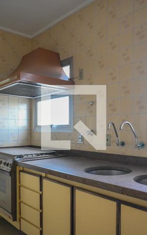 Apartamento à venda com 200m², 3 quartos e 2 vagas Apartamento à venda com 200m², 3 quartos e 2 vagasCozinha