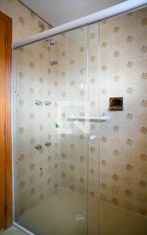 Apartamento à venda com 200m², 3 quartos e 2 vagas Apartamento à venda com 200m², 3 quartos e 2 vagasBanheiro