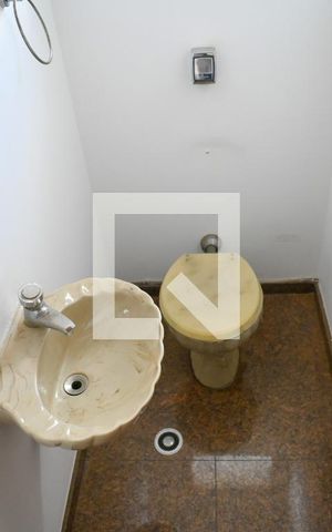 Apartamento à venda com 200m², 3 quartos e 2 vagas Apartamento à venda com 200m², 3 quartos e 2 vagasLavabo