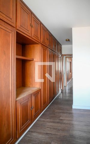 Apartamento à venda com 200m², 3 quartos e 2 vagas Apartamento à venda com 200m², 3 quartos e 2 vagasQuarto 3