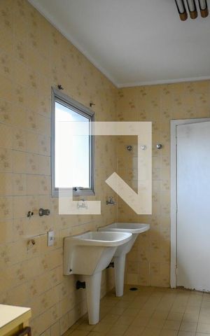 Apartamento à venda com 200m², 3 quartos e 2 vagas Apartamento à venda com 200m², 3 quartos e 2 vagasÁrea de Serviço