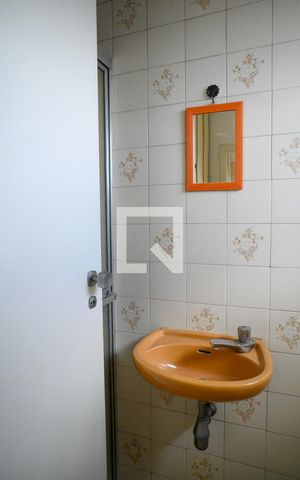 Apartamento à venda com 200m², 3 quartos e 2 vagas Apartamento à venda com 200m², 3 quartos e 2 vagasBanheiro de Serviço