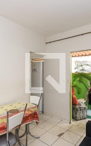 Casa à venda com 75m², 3 quartos e sem vaga Casa à venda com 75m², 3 quartos e sem vagaSala