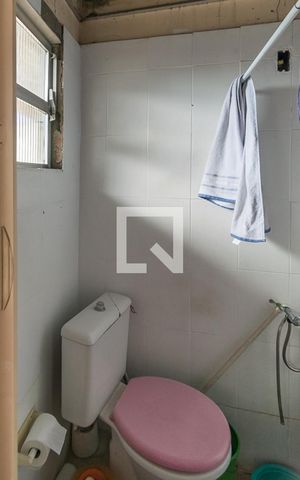 Casa à venda com 75m², 3 quartos e sem vaga Casa à venda com 75m², 3 quartos e sem vagaBanheiro da Suíte