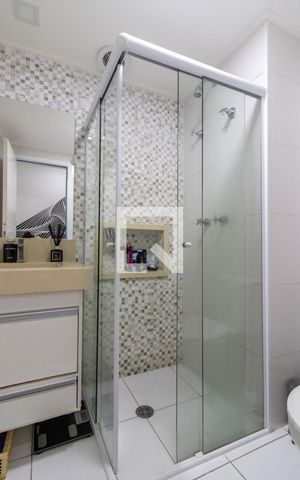 Apartamento à venda com 68m², 2 quartos e 1 vaga Apartamento à venda com 68m², 2 quartos e 1 vagaBanheiro