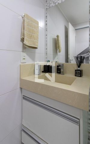 Apartamento à venda com 68m², 2 quartos e 1 vaga Apartamento à venda com 68m², 2 quartos e 1 vagaBanheiro