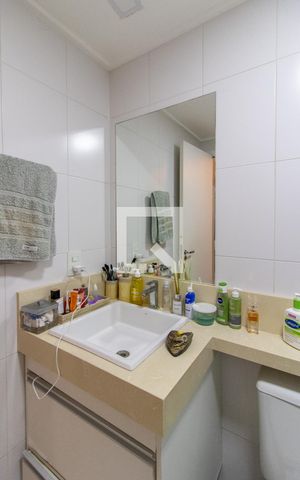 Apartamento à venda com 68m², 2 quartos e 1 vaga Apartamento à venda com 68m², 2 quartos e 1 vagaBanheiro da Suíte
