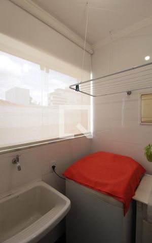 Apartamento à venda com 160m², 4 quartos e 4 vagasCozinha e Área de Serviço