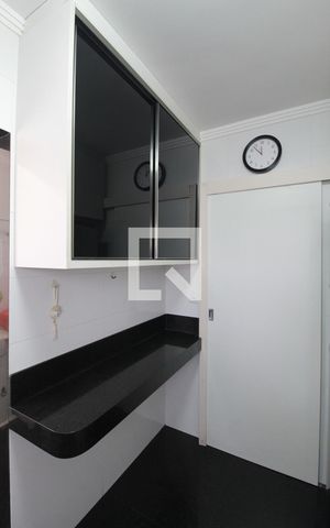 Apartamento à venda com 160m², 4 quartos e 4 vagasCozinha e Área de Serviço