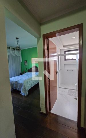 Apartamento para alugar com 185m², 4 quartos e 2 vagas Apartamento para alugar com 185m², 4 quartos e 2 vagasQuarto