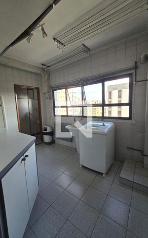 Apartamento para alugar com 185m², 4 quartos e 2 vagas Apartamento para alugar com 185m², 4 quartos e 2 vagasLavanderia