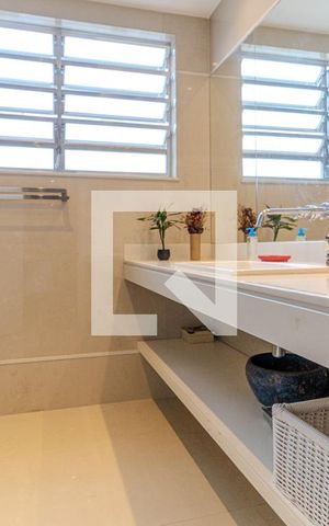 Apartamento à venda com 322m², 4 quartos e 2 vagas Apartamento à venda com 322m², 4 quartos e 2 vagasBanheiro Social 1