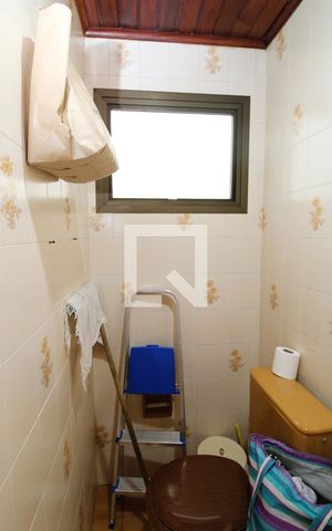 Casa para alugar com 360m², 3 quartos e 5 vagasBanheiro externo