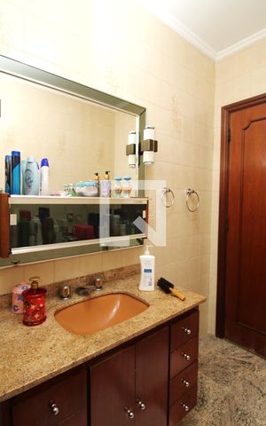 Casa para alugar com 360m², 3 quartos e 5 vagasBanheiro da Suíte 2