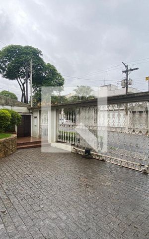 Casa para alugar com 360m², 3 quartos e 5 vagas Casa para alugar com 360m², 3 quartos e 5 vagasEntrada
