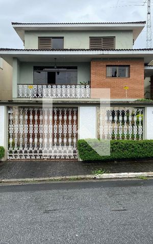Casa para alugar com 360m², 3 quartos e 5 vagas Casa para alugar com 360m², 3 quartos e 5 vagasFachada